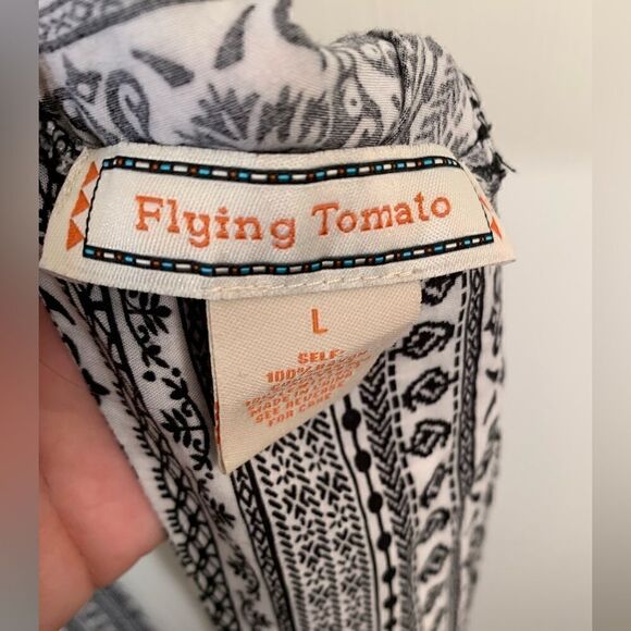 Flying tomato EUC black/white patterned halter wrap style crop top Size Large - Picture 2 of 6
